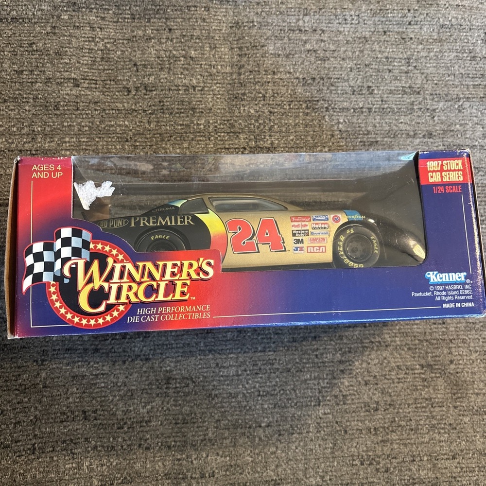 Jeff Gordon's Winner's Circle 1997 Premier Dupont Diecast 1:24 Scale Stock Car